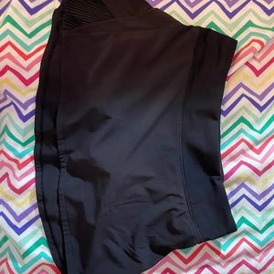 Black lululemon play off the pleats skirt